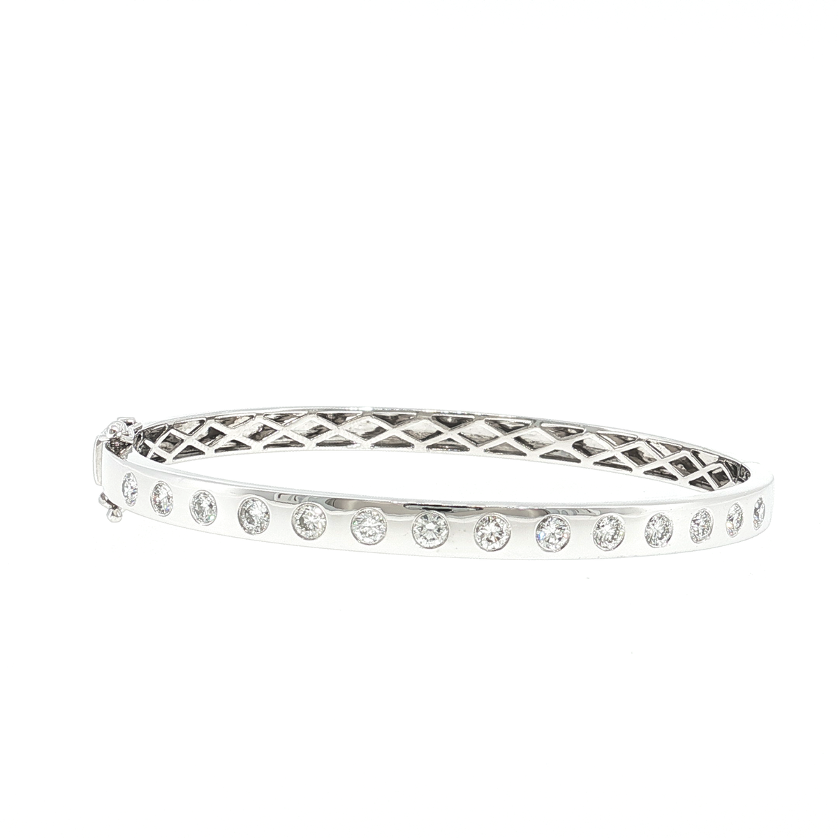 Kinsley oval platinum 950 bangle with round brilliant cut natural diamonds
