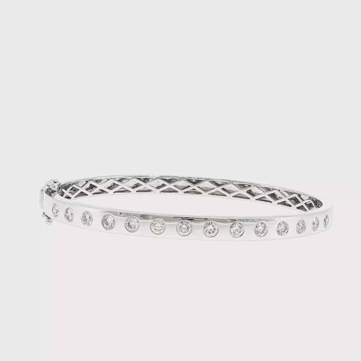 Video of Kinsley oval platinum 950 natural diamond bangle