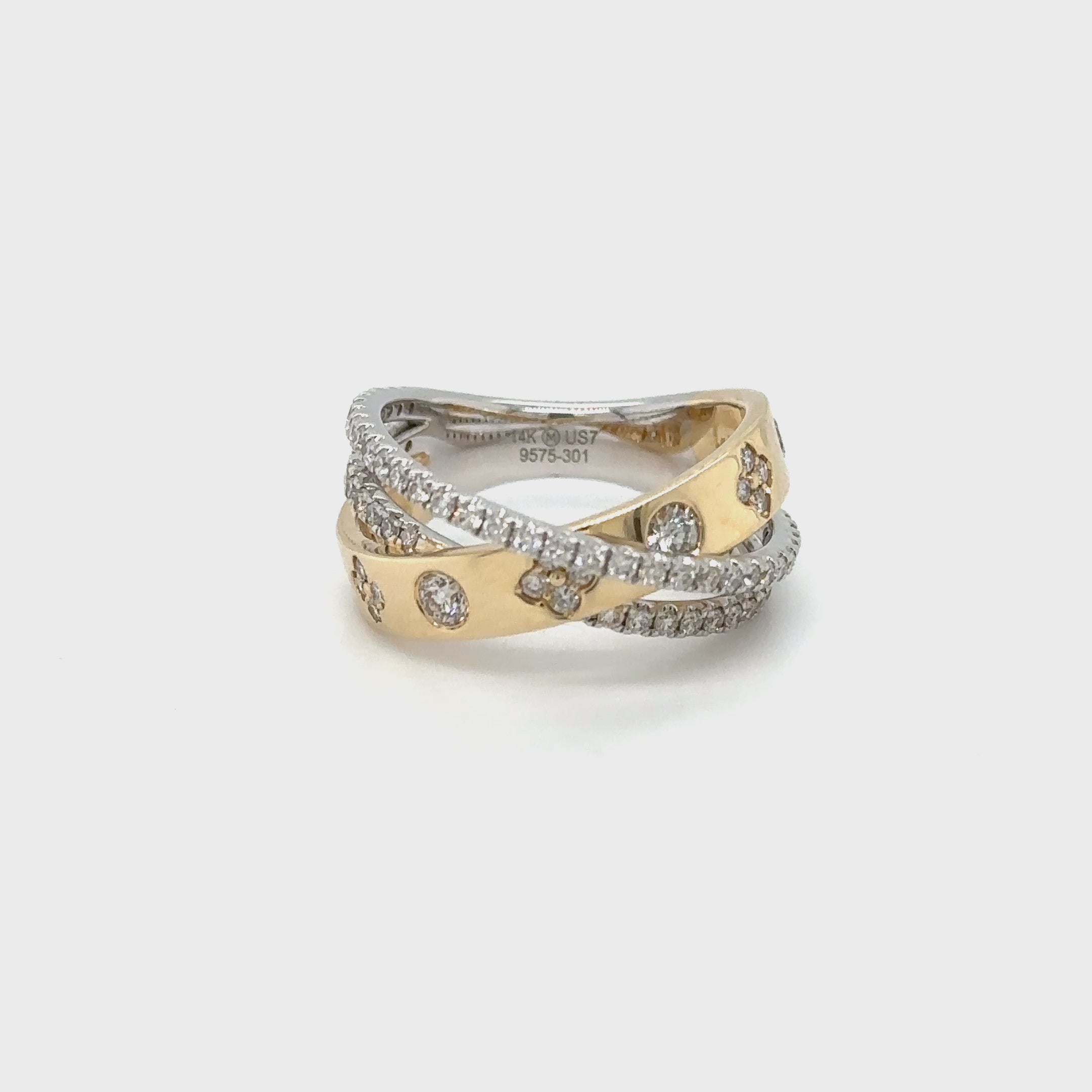 1.02CT DIAMOND CROSSOVER RING